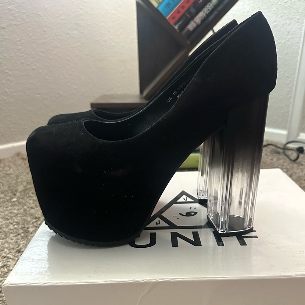 UNIF Vapor platforms, size 10 Women’s